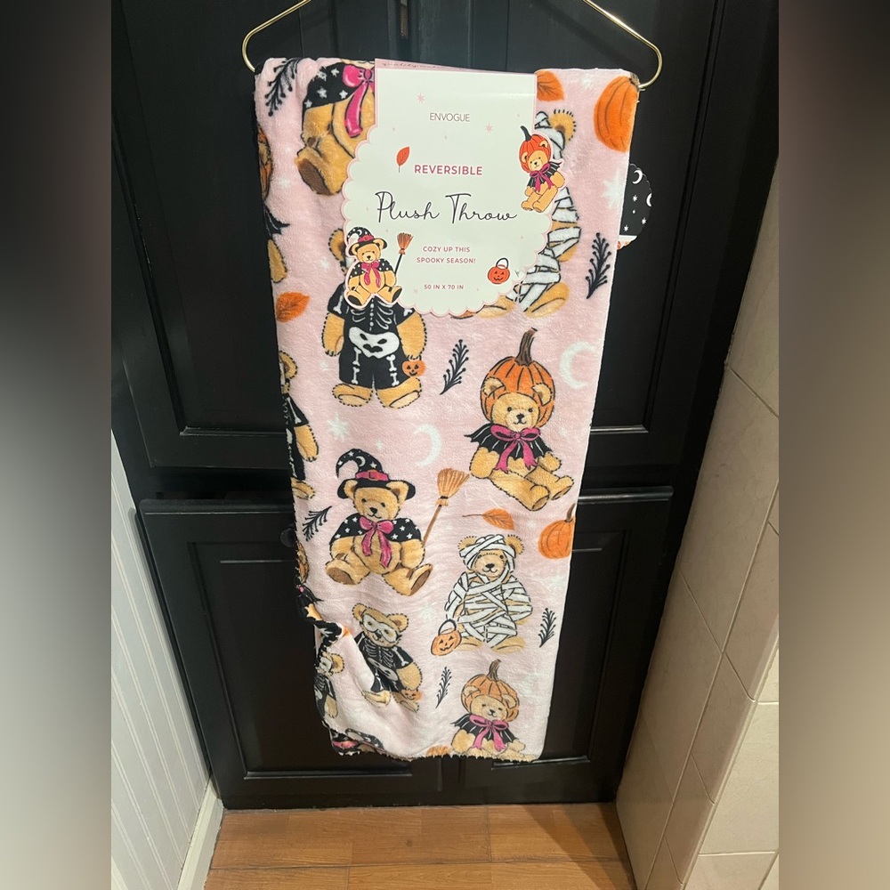 Halloween Envogue Pink Reversible Plush Throw with Halloween Bears NWT